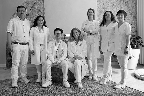 Team-2025-1900_bw.jpg  